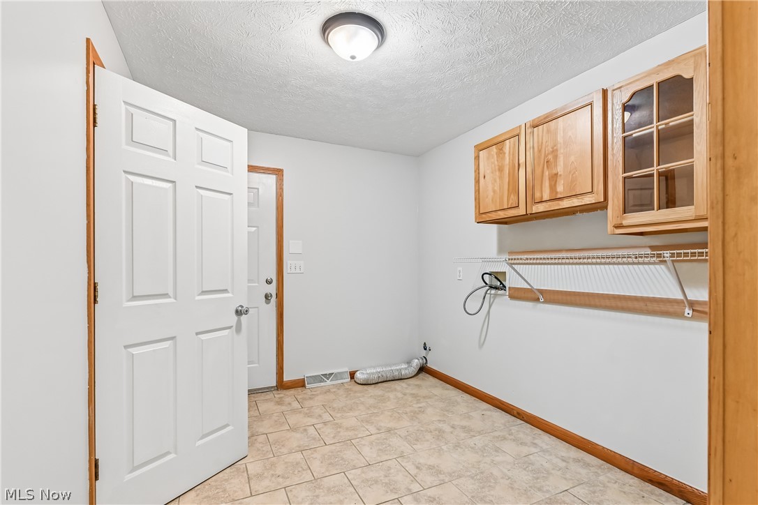2145 Overland Avenue NE Warren OH 44483