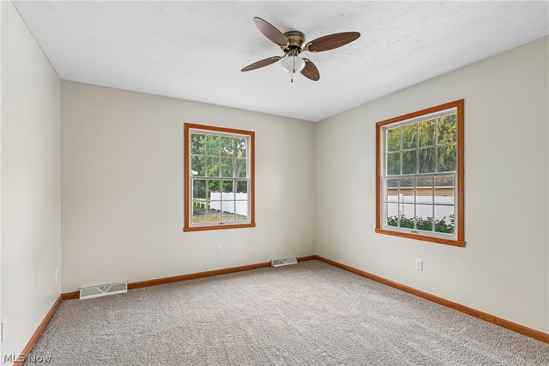 2145 Overland Avenue NE Warren OH 44483