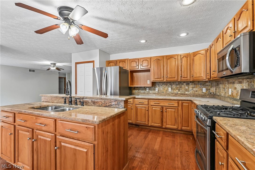 2145 Overland Avenue NE Warren OH 44483
