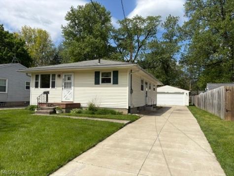 852 Manitou Avenue Akron OH 44305