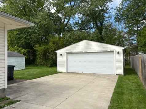 852 Manitou Avenue Akron OH 44305