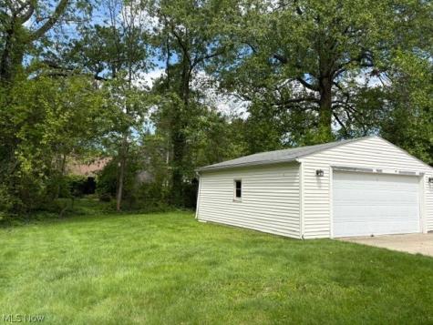 852 Manitou Avenue Akron OH 44305