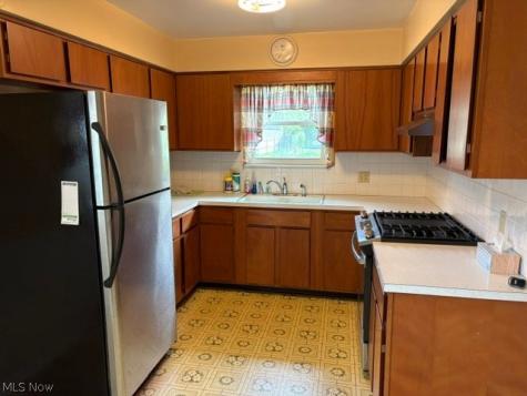852 Manitou Avenue Akron OH 44305