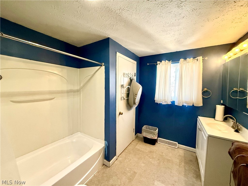 79 W Grace Street Bedford OH 44146