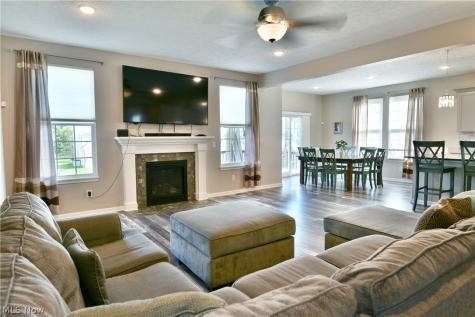 987 Hawkin Lane Aurora OH 44202