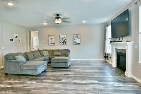 987 Hawkin Lane Aurora OH 44202