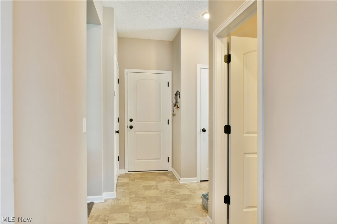 987 Hawkin Lane Aurora OH 44202