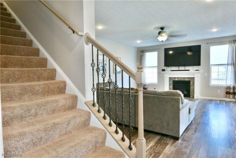 987 Hawkin Lane Aurora OH 44202