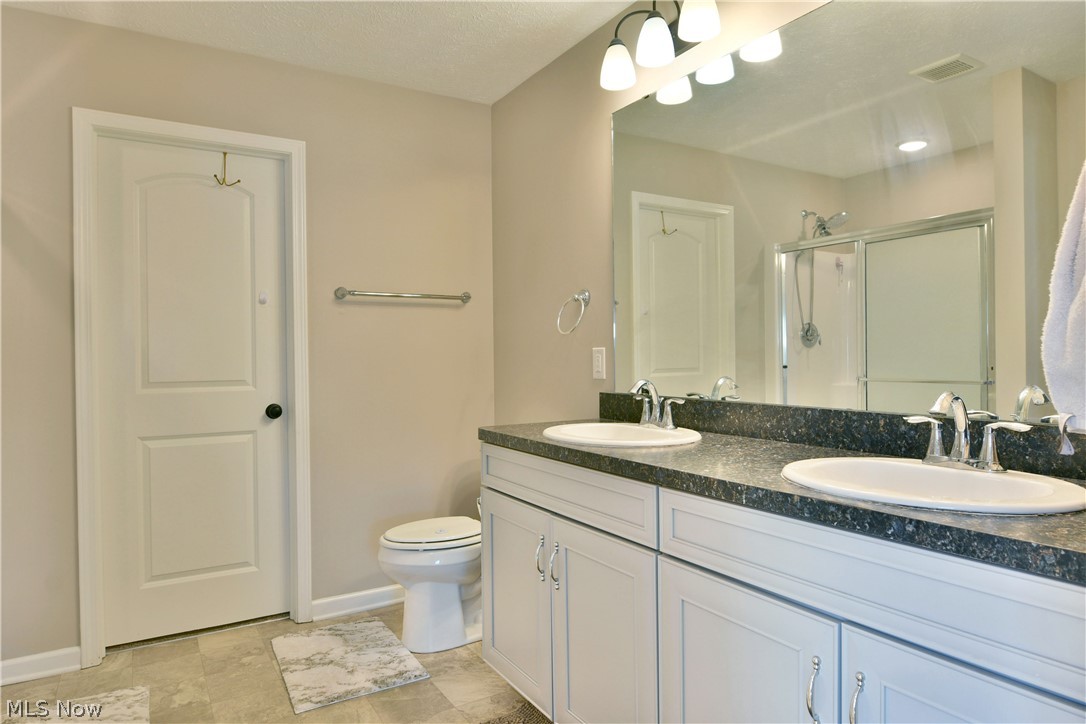 987 Hawkin Lane Aurora OH 44202