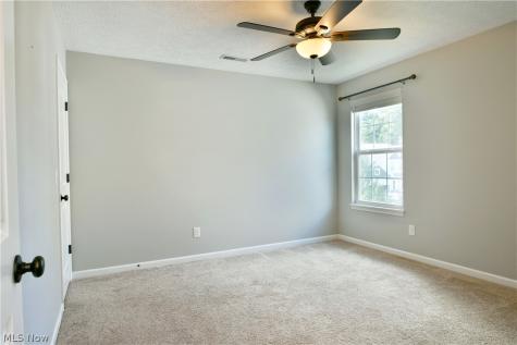 987 Hawkin Lane Aurora OH 44202