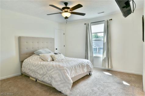 987 Hawkin Lane Aurora OH 44202