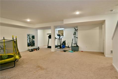 987 Hawkin Lane Aurora OH 44202