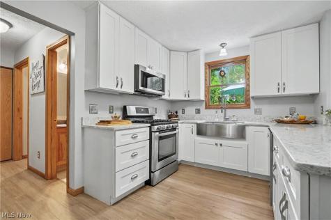 4587 Edgewater Stow OH 44224