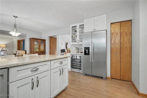 4587 Edgewater Stow OH 44224