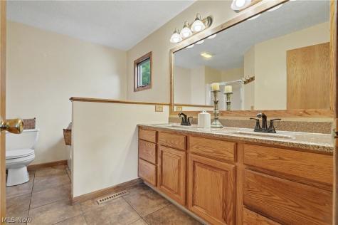 4587 Edgewater Stow OH 44224