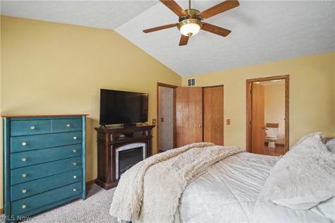 4587 Edgewater Stow OH 44224