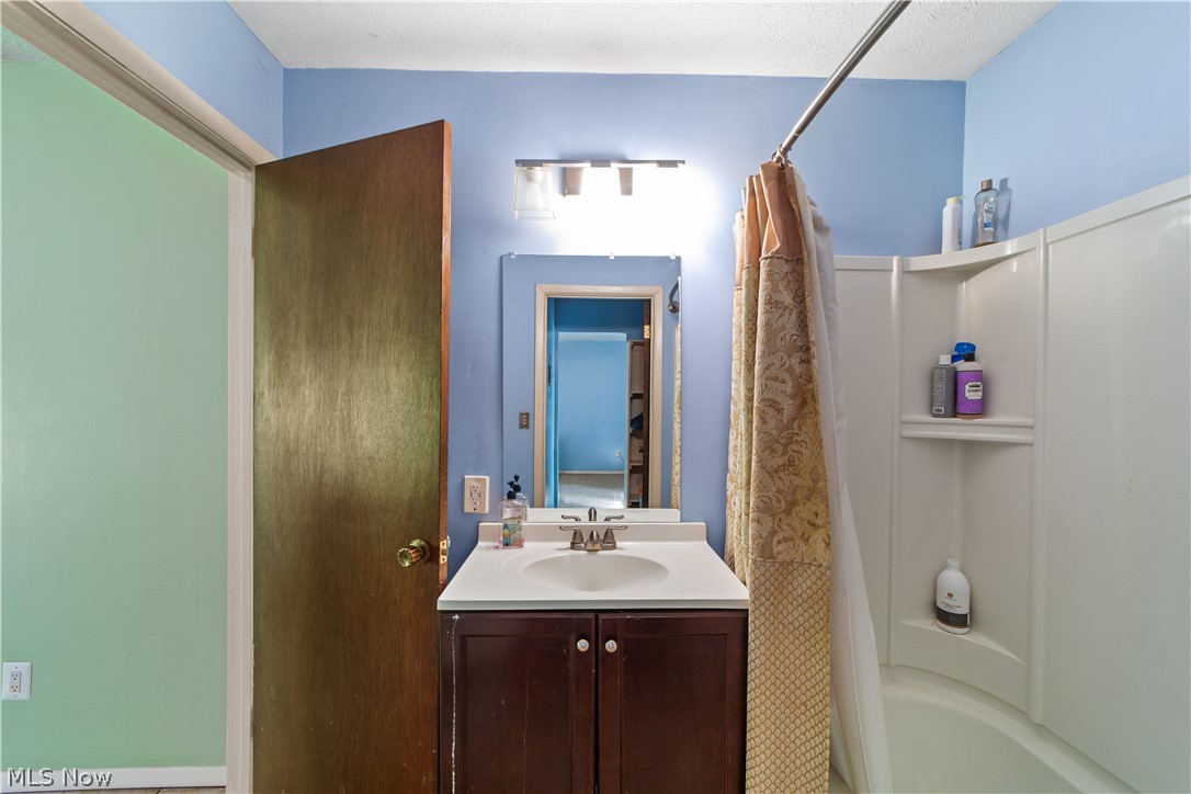 5911 Woodland Drive North Ridgeville OH 44039