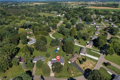 3595 Dauphin Drive NE Canton OH 44721