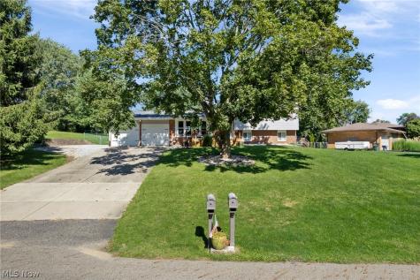 3595 Dauphin Drive NE Canton OH 44721