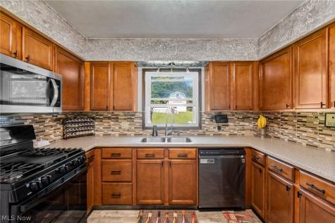 3595 Dauphin Drive NE Canton OH 44721