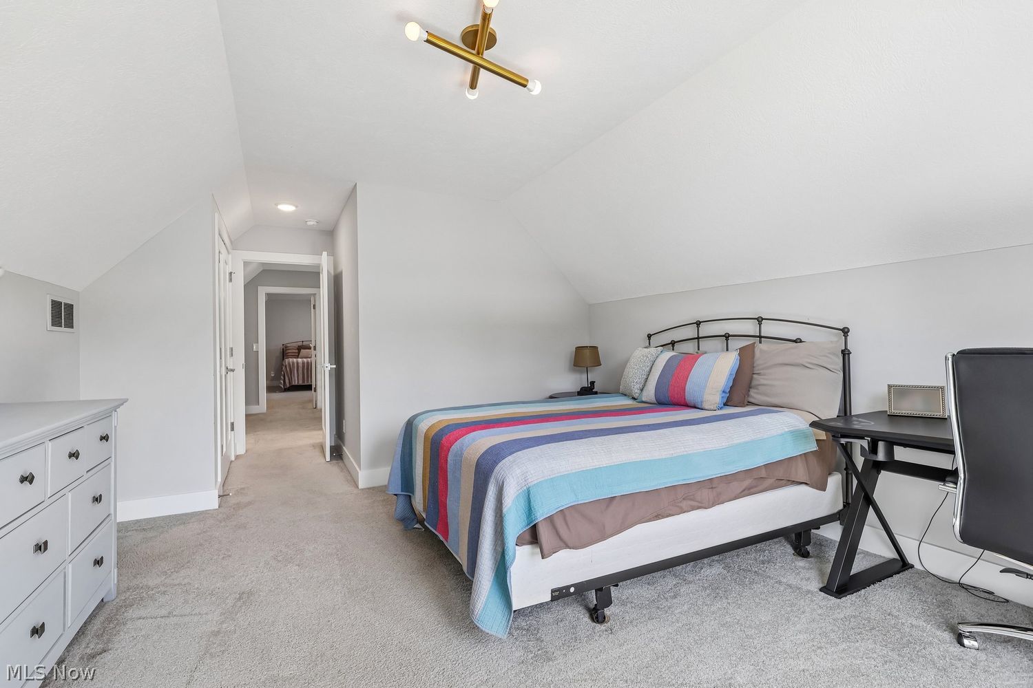 339 Rainbows End Aurora OH 44202