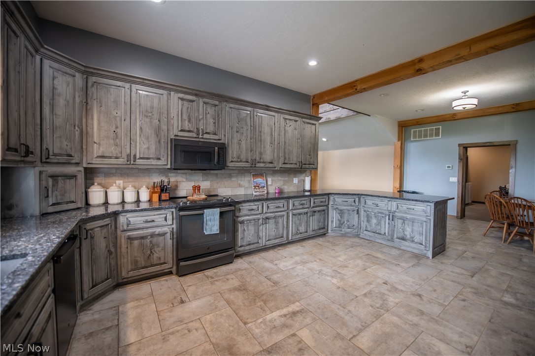 9918 Ridge Road SE Uhrichsville OH 44683