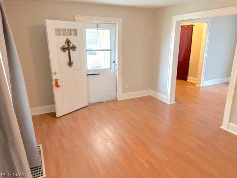 627 Roscoe Avenue Akron OH 44306