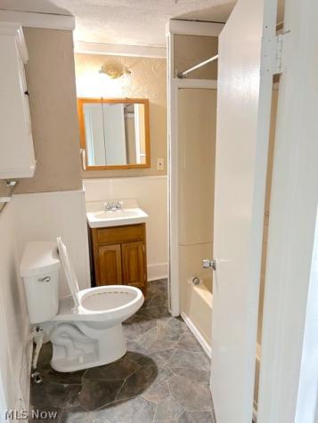627 Roscoe Avenue Akron OH 44306