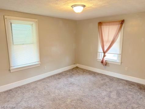 627 Roscoe Avenue Akron OH 44306
