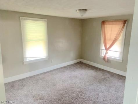 627 Roscoe Avenue Akron OH 44306
