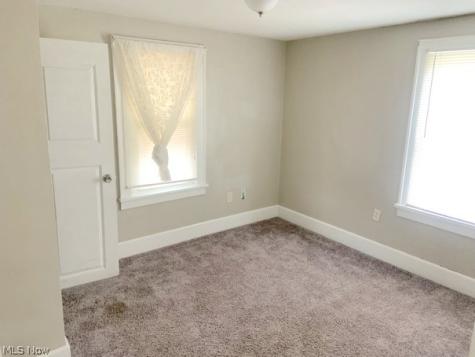 627 Roscoe Avenue Akron OH 44306