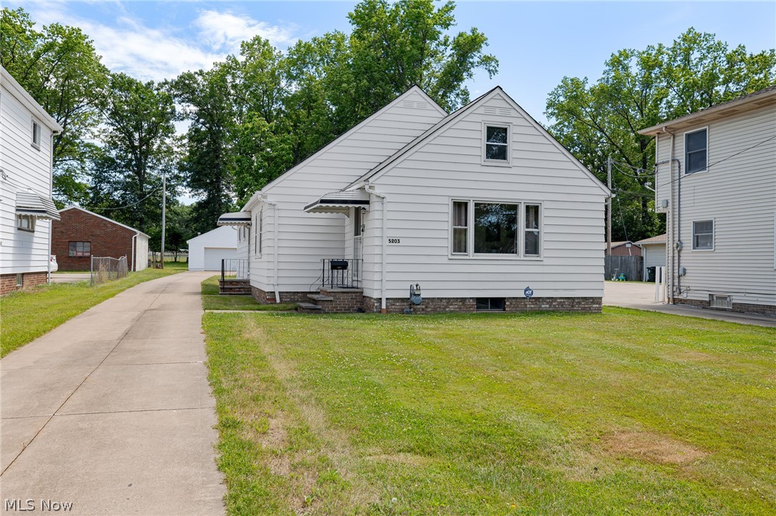 5203 Snow Road Parma OH 44134