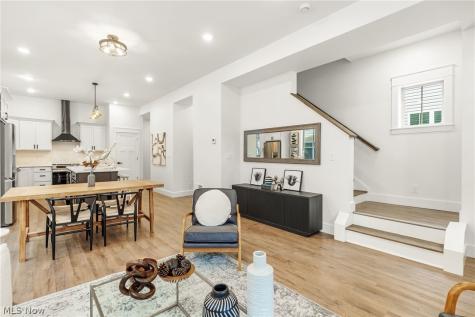 1881 Woodlawn Avenue Cleveland OH 44112