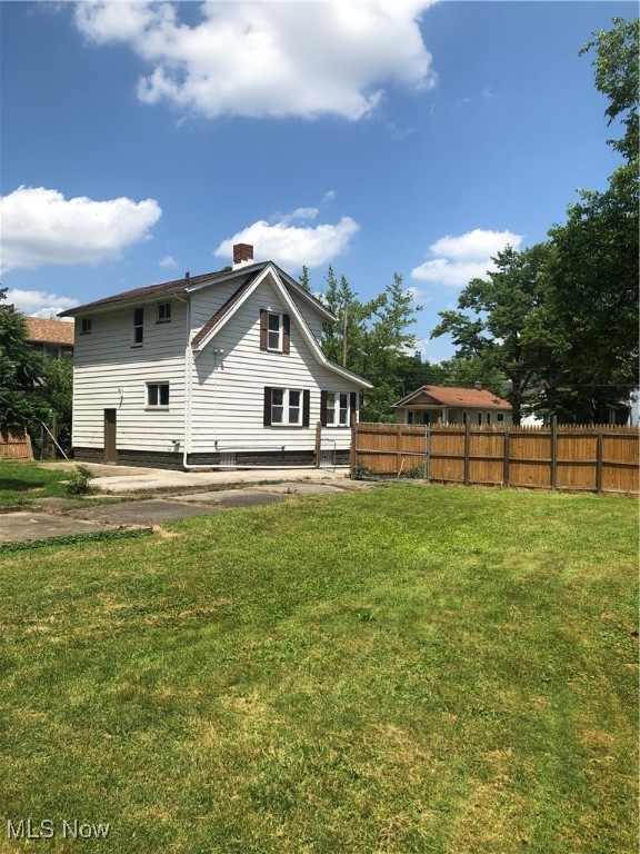 786 Sarcee Avenue Akron OH 44305