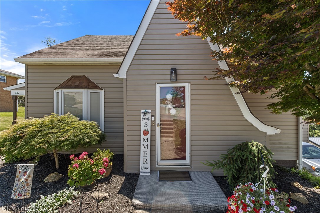 106 Mcconnell Avenue Wintersville OH 43953