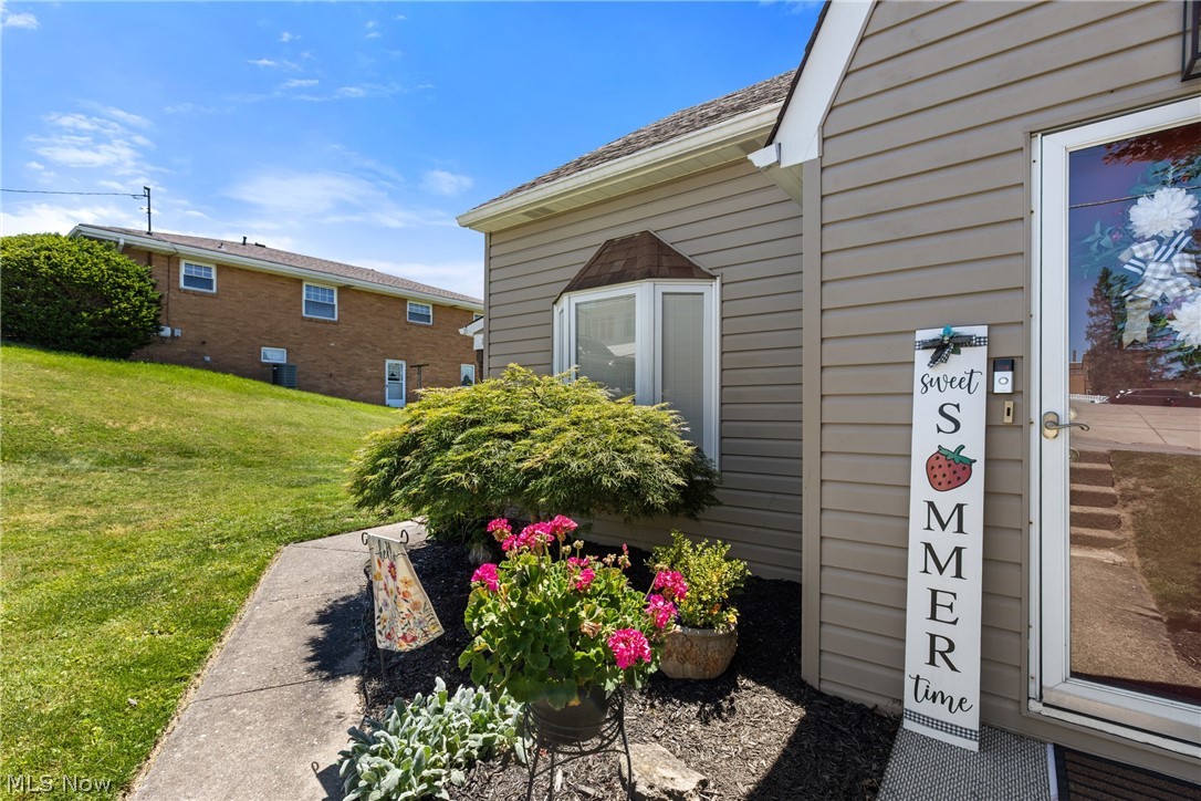106 Mcconnell Avenue Wintersville OH 43953