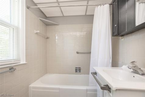 21901 Kennison Avenue Euclid OH 44123