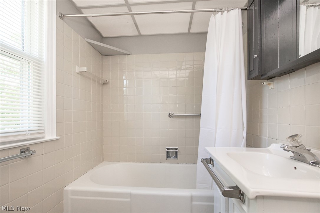 21901 Kennison Avenue Euclid OH 44123