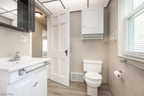 21901 Kennison Avenue Euclid OH 44123