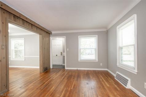 21901 Kennison Avenue Euclid OH 44123