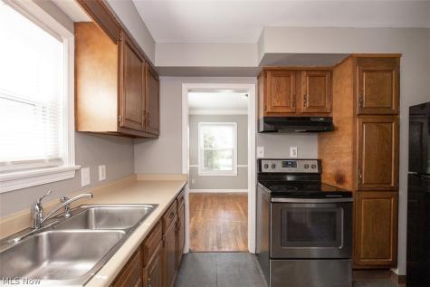 21901 Kennison Avenue Euclid OH 44123