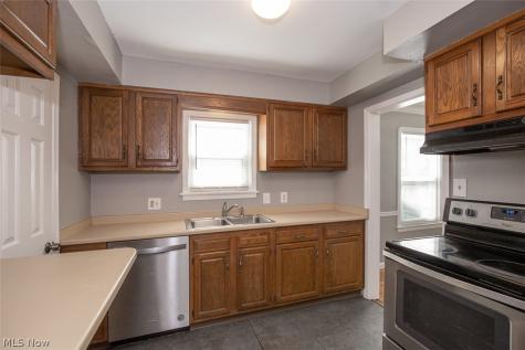 21901 Kennison Avenue Euclid OH 44123