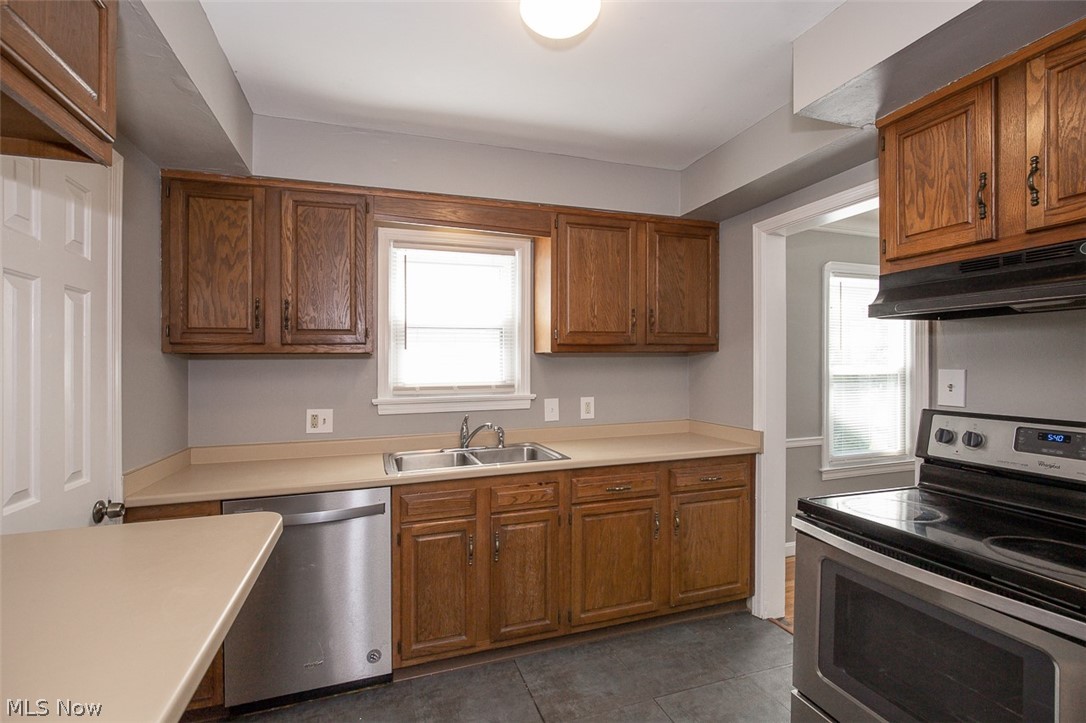 21901 Kennison Avenue Euclid OH 44123