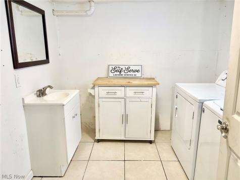 7909 Colgate Avenue Cleveland OH 44102