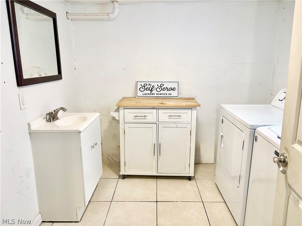 7909 Colgate Avenue Cleveland OH 44102