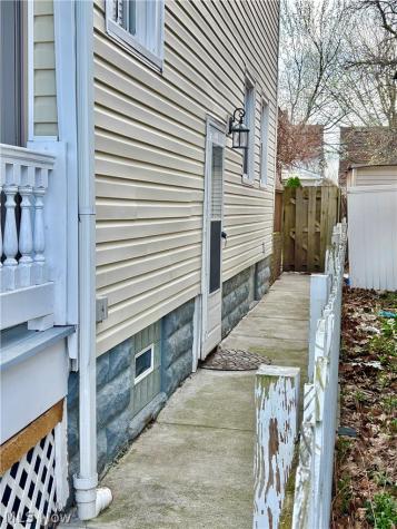 7909 Colgate Avenue Cleveland OH 44102