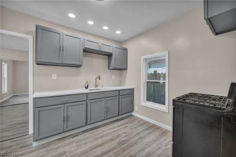 1 Smith Court Elyria OH 44035