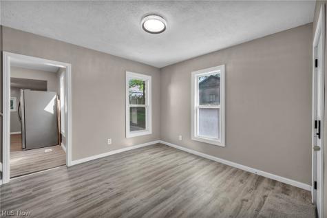 1 Smith Court Elyria OH 44035