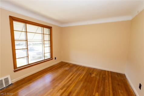 29933 Enid Road Wickliffe OH 44092