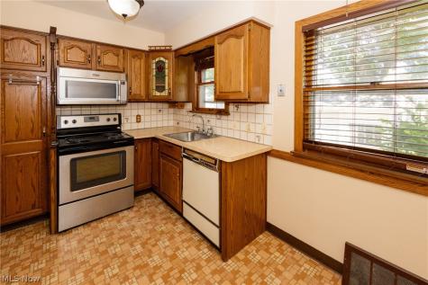 29933 Enid Road Wickliffe OH 44092